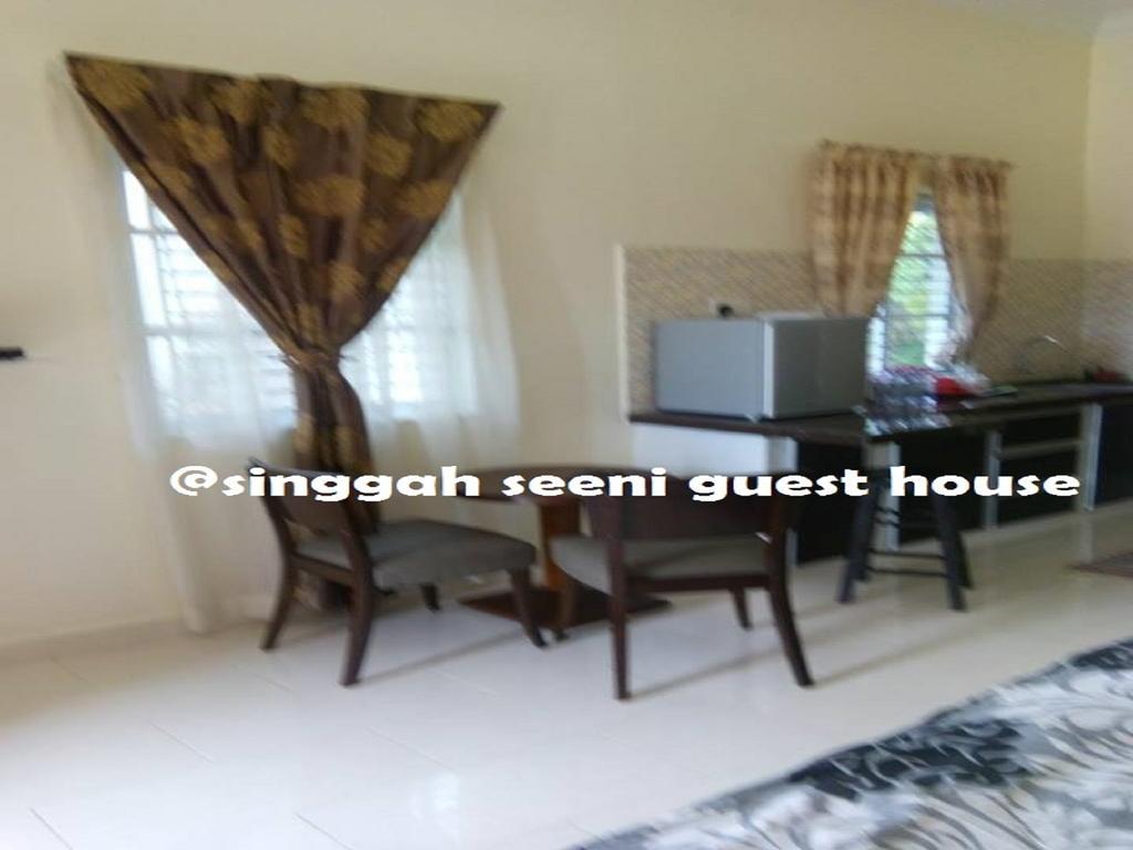 Singgah Seeni Guest House Padang Mat Sirat Exterior photo