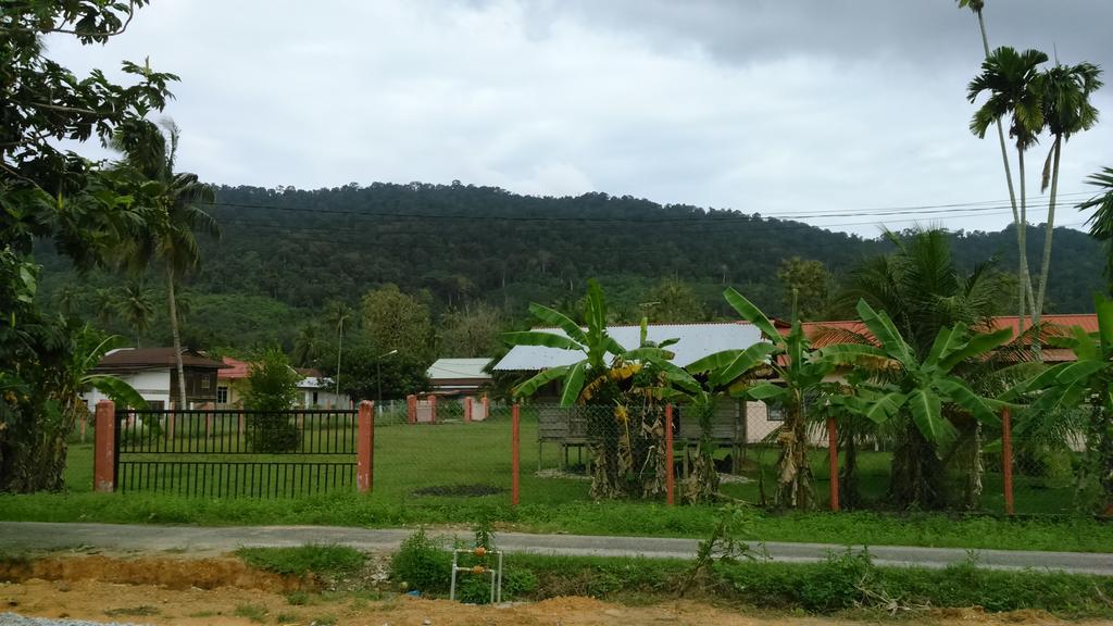 Singgah Seeni Guest House Padang Mat Sirat Exterior photo