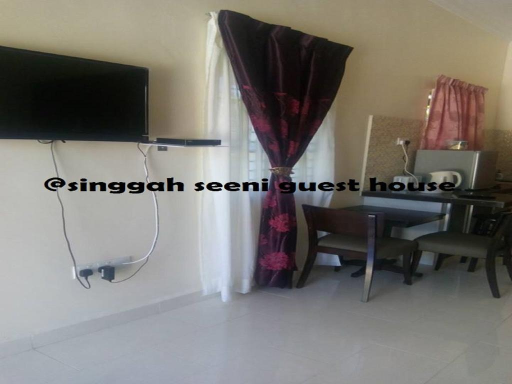 Singgah Seeni Guest House Padang Mat Sirat Exterior photo